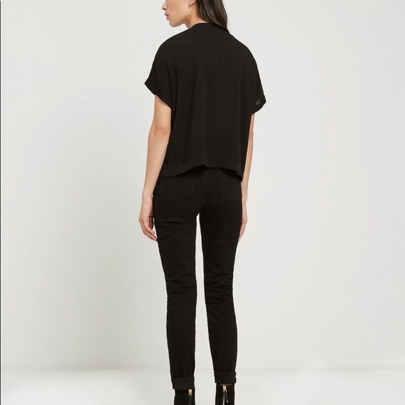 Button-Down Loose Blouse in Black - Picture 4 of 4